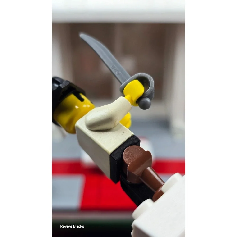 LEGO Pirate Green Vest, Black Leg with Pegleg, Black Pirate Hat with Skull pi050